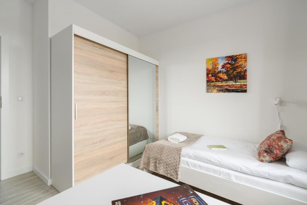 Premium Apartments Poznan Airport By Noclegi Renters Exterior foto